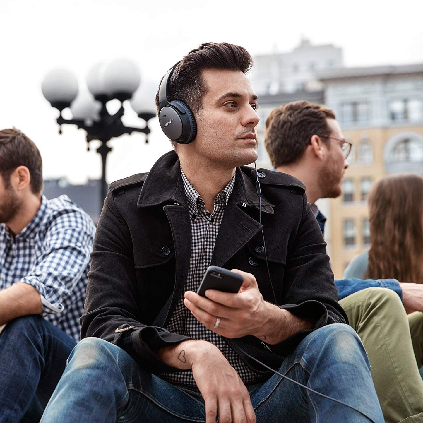Bose QuietComfort 25 Acoustic Noise Cancelling Headphones for Apple devices - Black (wired, 3.5mm)