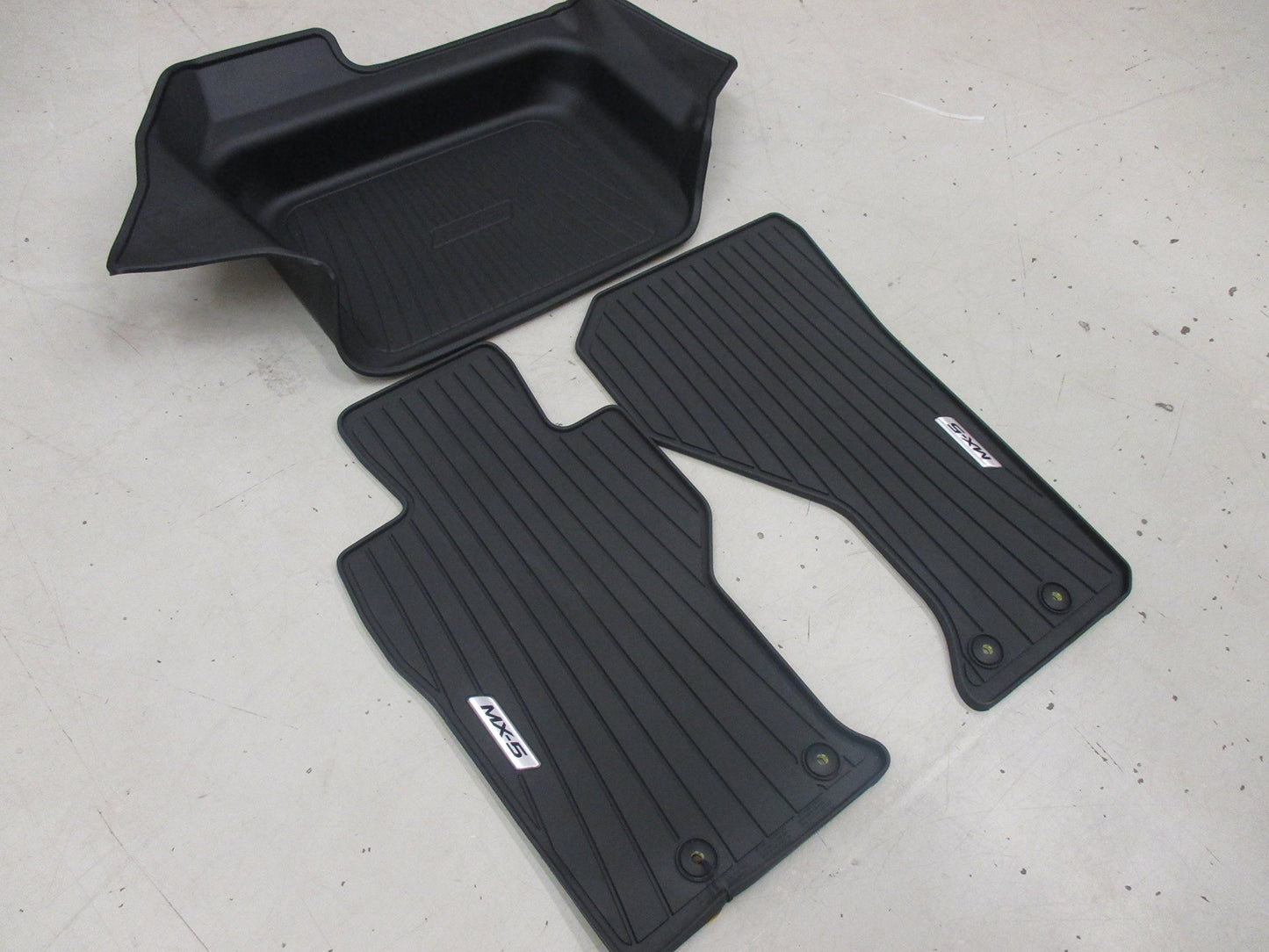 New OEM Mazda MX-5 Miata 2016 rubber all weather protection kit tray & floor mats 0000-8B-D31 & 0000-8B-D30